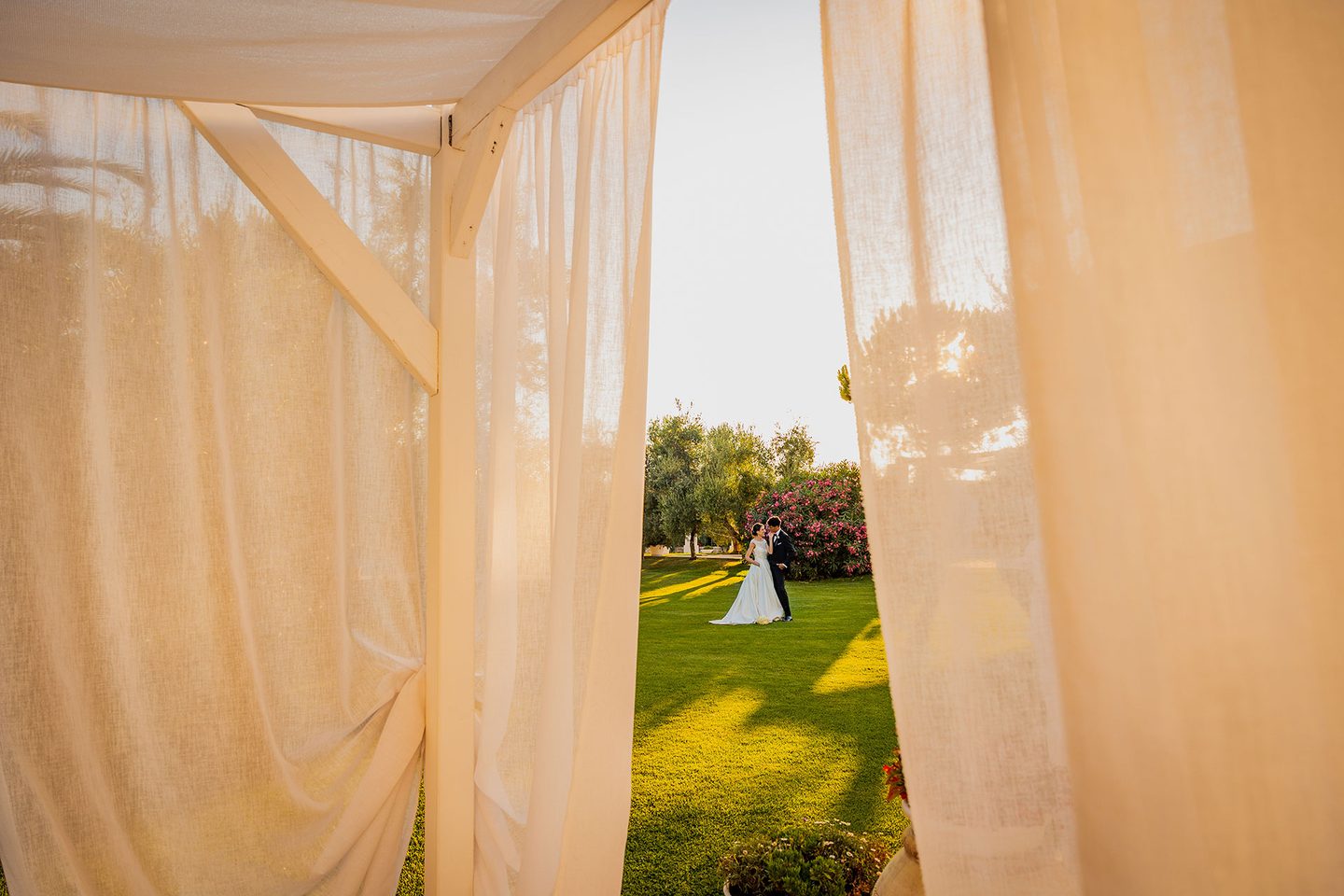 Gli sposi tendaggi giardino